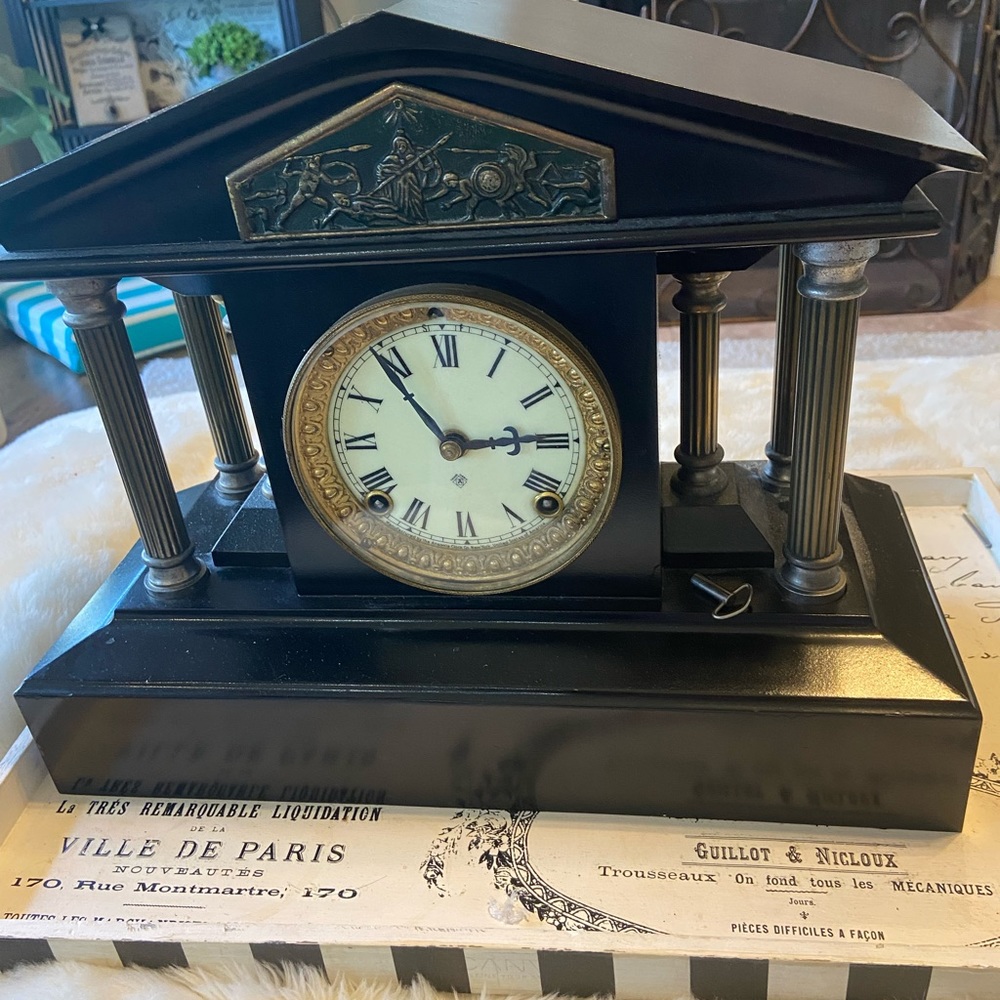 Vintage ansomina mantel clock. Super nice